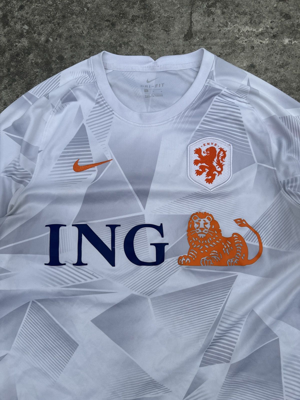 Vintage Vintage Nike Netherlands Soccer Jersey Blokecore Streetwear Size US L / EU 52-54 / 3 - 2 Thumbnail