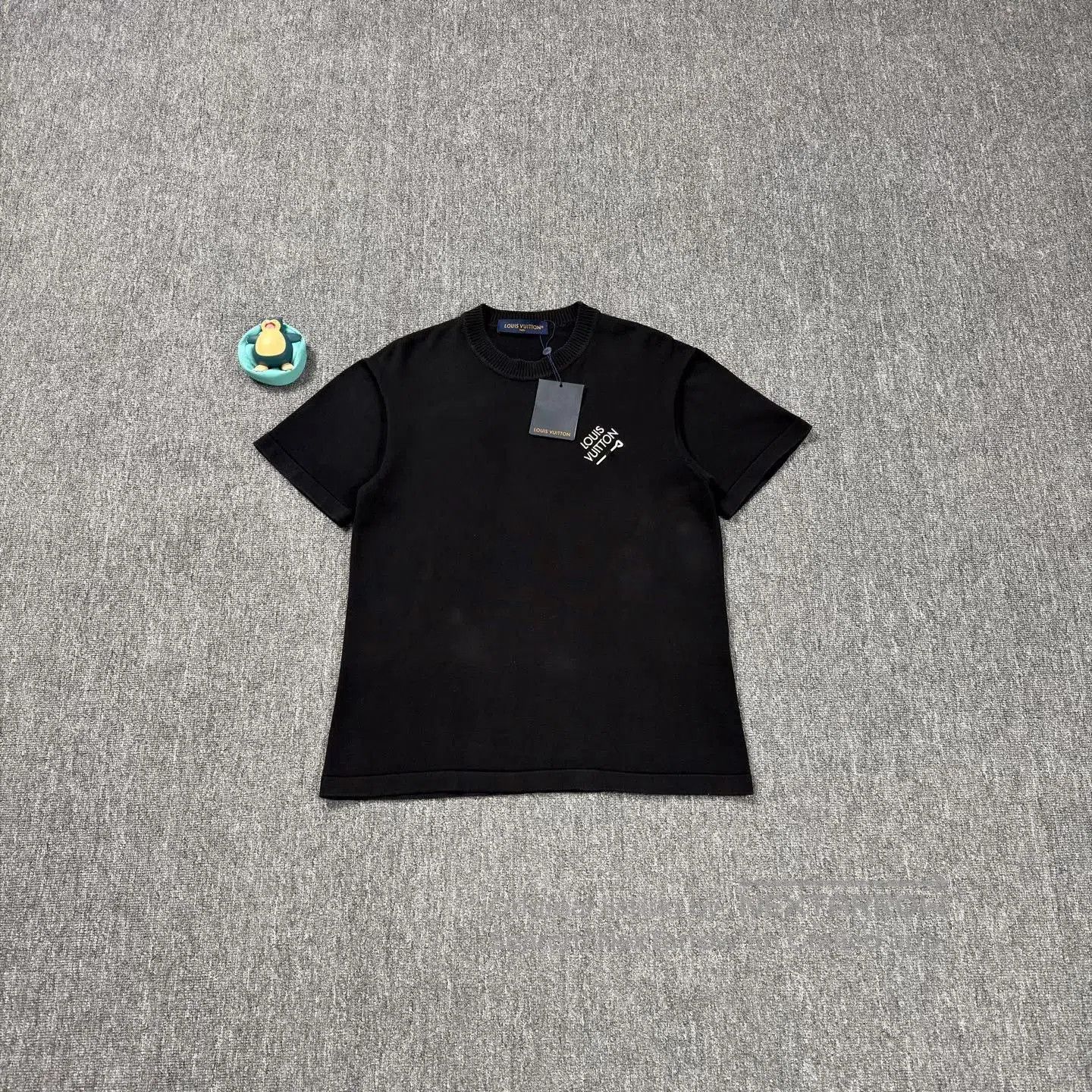 Louis Vuitton LV Black Pin Logo Embroidered Short-Sleeve XS. Size US XS / EU 42 / 0 - 1 Thumbnail