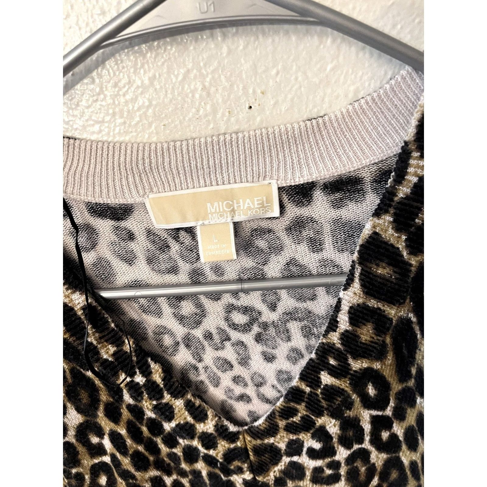 Michael Kors Michael Kors V-Neck Pullover Sweater Long Sleeve Animal Print Women's Size L Size L / US 10 / IT 46 - 3 Thumbnail