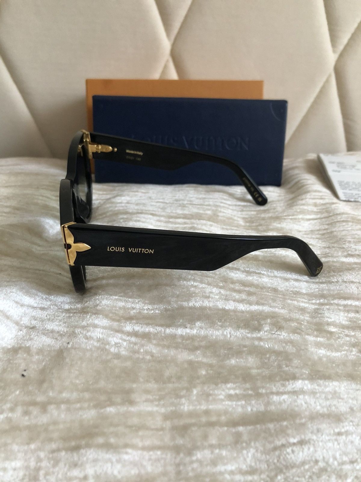 Louis Vuitton Flower Edge Round Sunglasses Size ONE SIZE - 4 Thumbnail