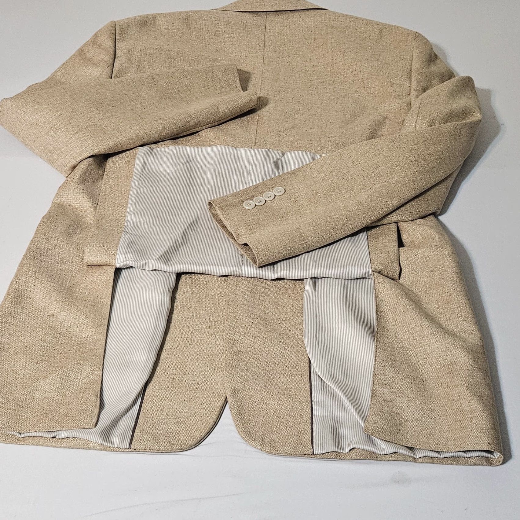 Jos. A. Bank JOS A. BANK Silk 40L Blazer Sport Coat Jacket Beige Tan Plaid 44 Chest Single-Breasted 2 Button Mens Jacket Size 40R - 3 Thumbnail
