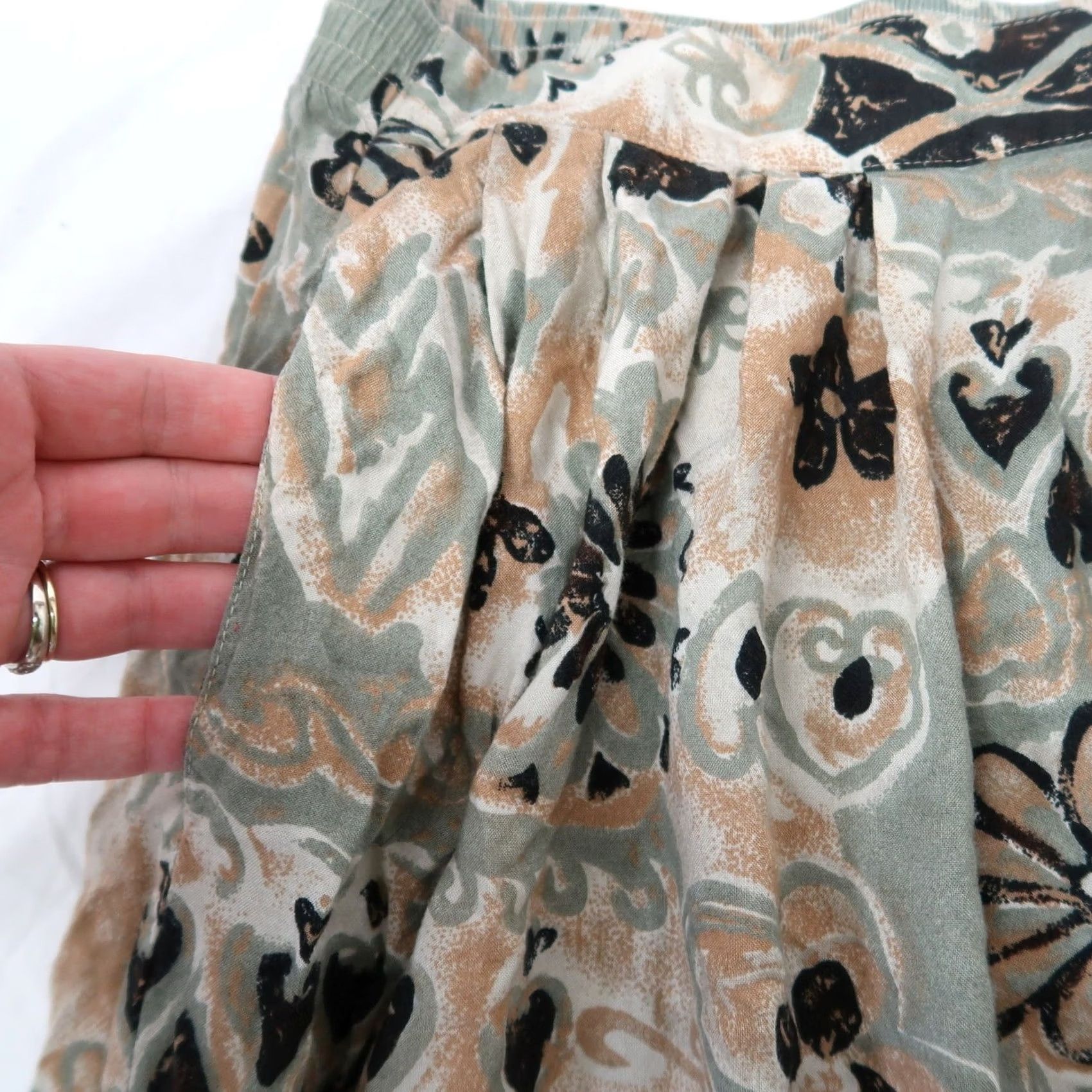 Vintage VINTAGE Sag Harbor Skirt Midi Floral Tan Green Black 90s Womens Medium Size 32" / US 10 / IT 46 - 5 Thumbnail