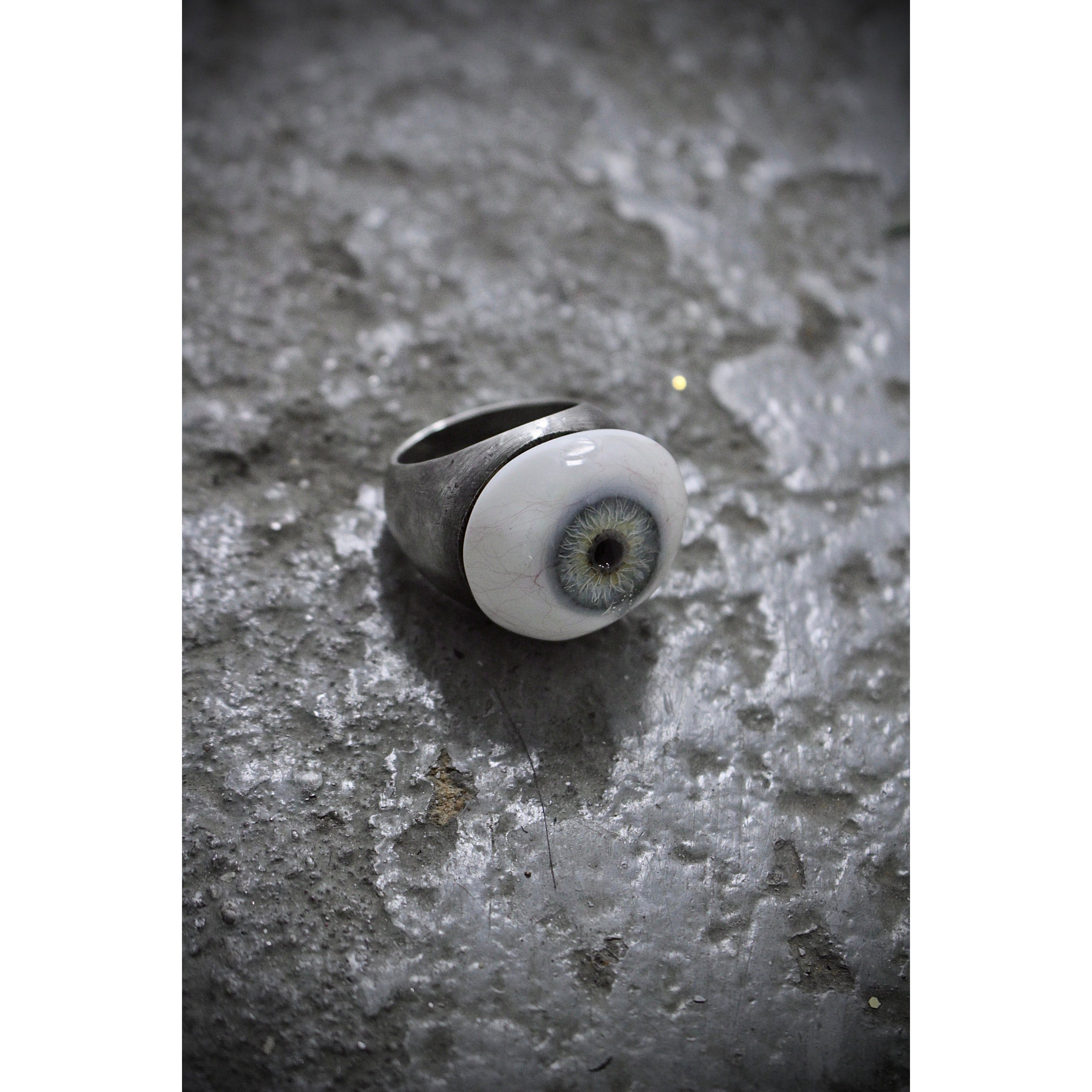 Carol Christian Poell 2144 Green Prosthetic Eye Silver Ring