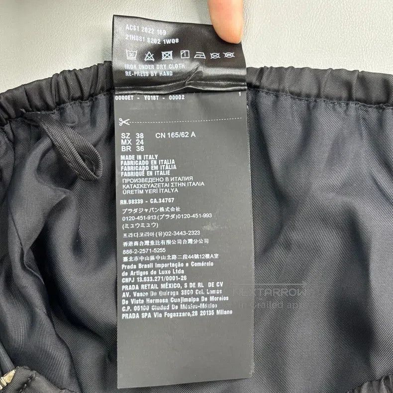 Prada Prada Black metal triangle logo nylon skirt Size 25" / US 0 / IT 36 - 7 Thumbnail