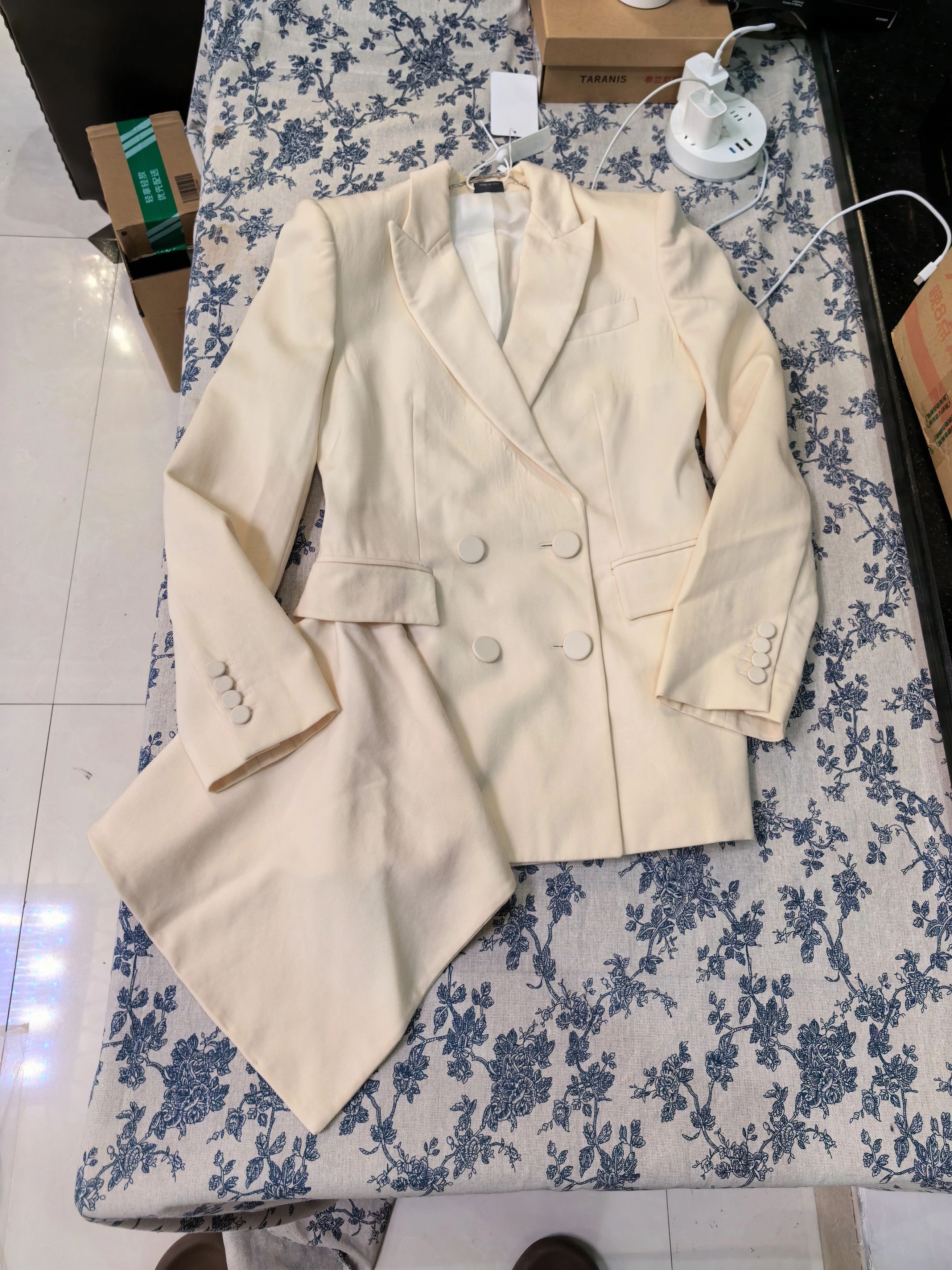 Alexander McQueen Alexander McQueen Skirted Blazer Sz40 worn (flaws) Size S / US 4 / IT 40 - 1 Thumbnail