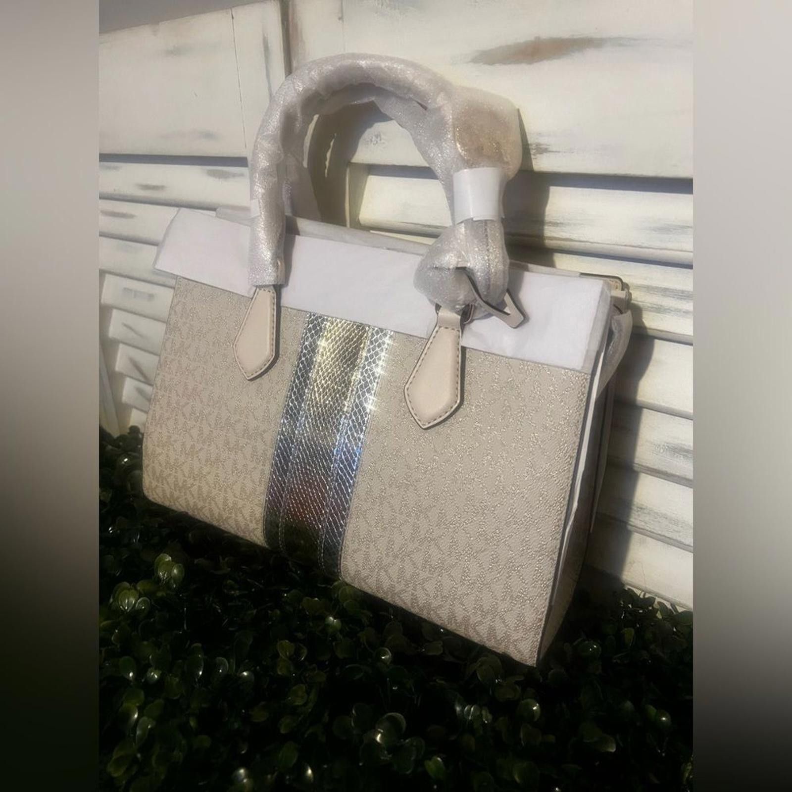 Michael Kors Michael Kors Sheila Medium Satchel Pale Gold Top Handle Bag Size ONE SIZE - 6 Thumbnail