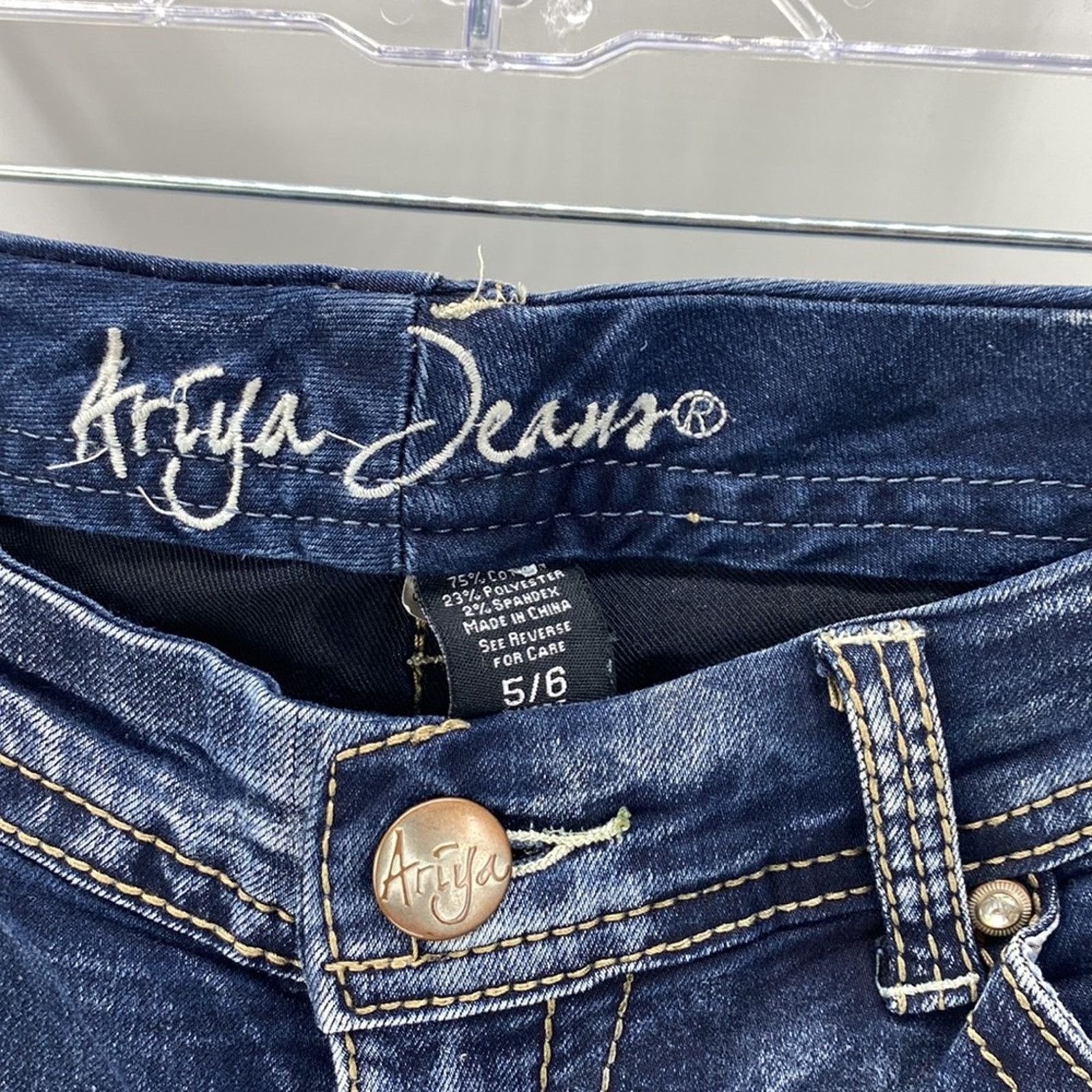 Other Aryia Lowrise bootcut tribal embroidered jean size 5/6 short Size 26" / US 2 / IT 38 - 6 Thumbnail