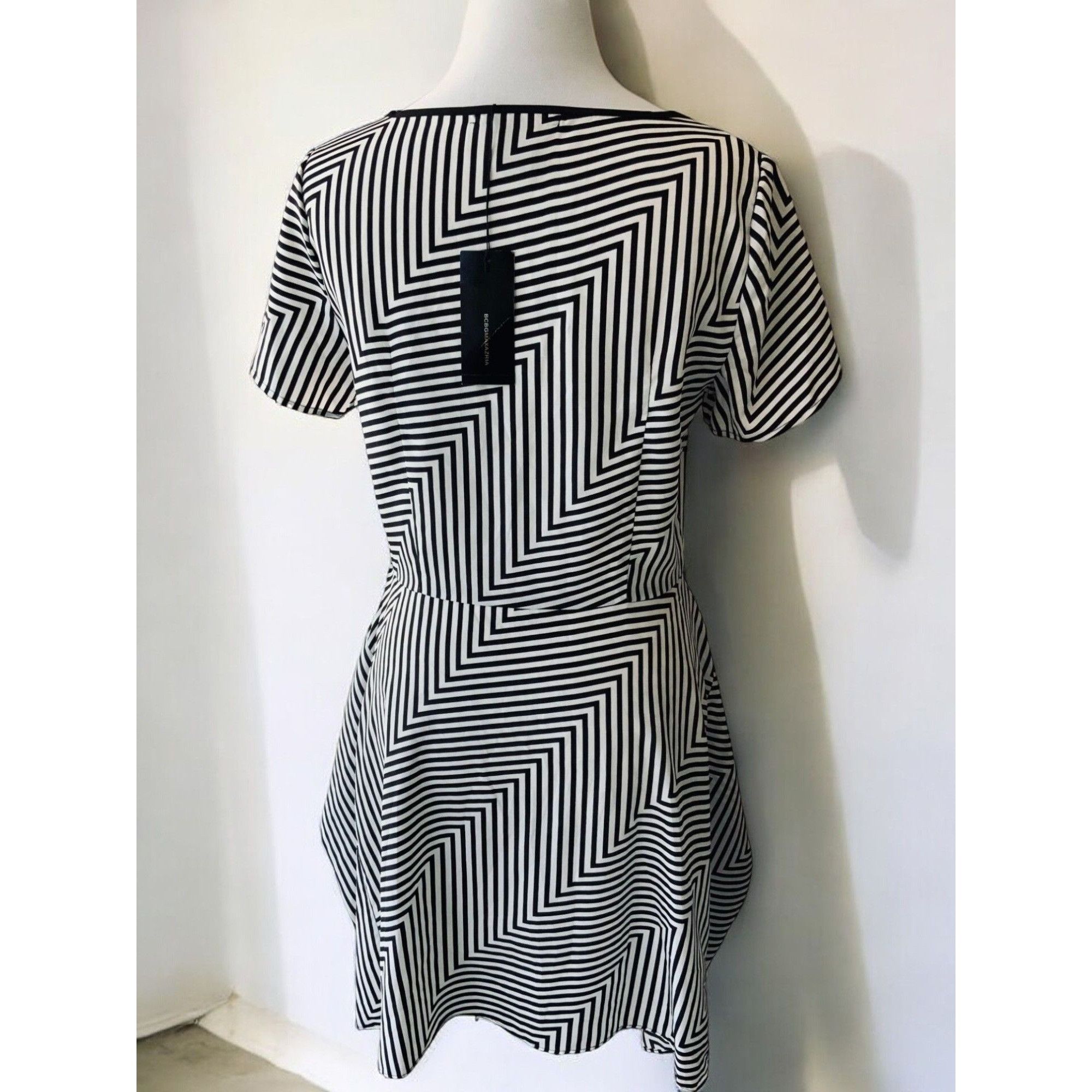 Bcbgmaxazria BCBGMAXAZRIA Womens Short Sleeve Chevron Print NEW Medium Size M / US 6-8 / IT 42-44 - 6 Thumbnail