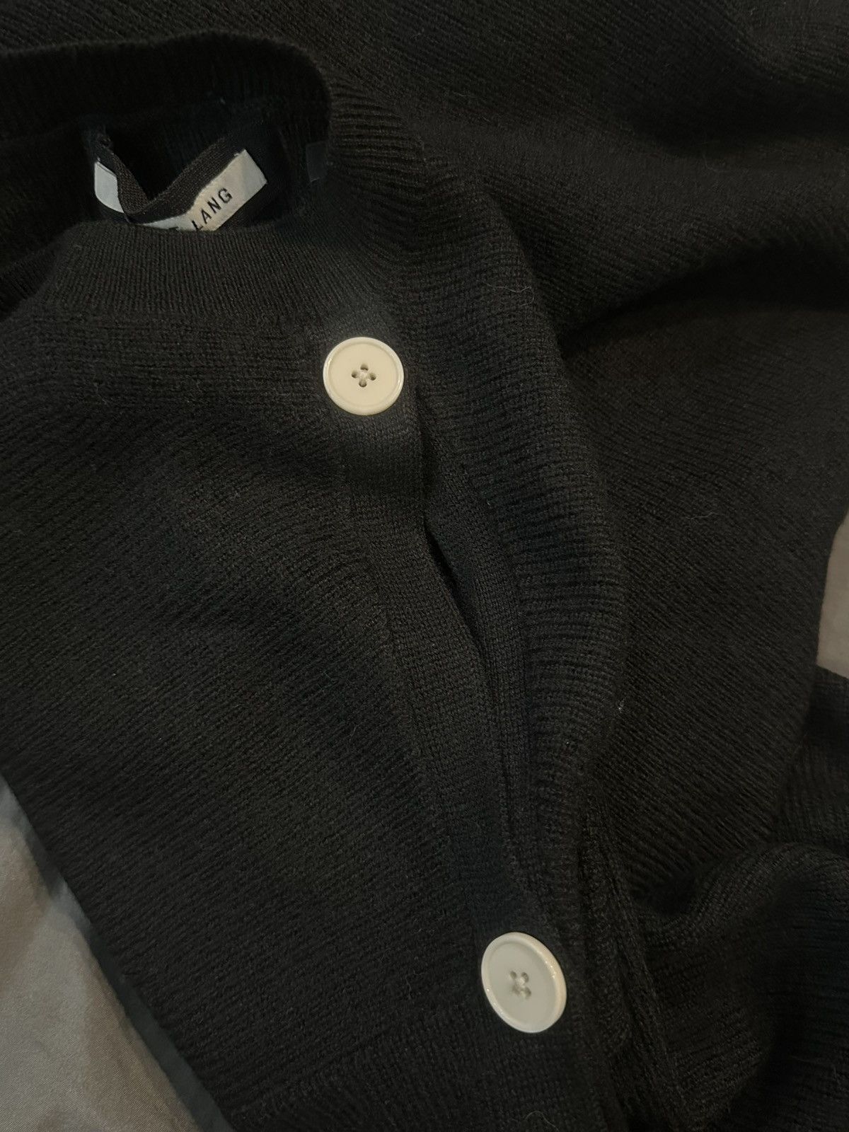 Helmut Lang helmut lang black cashmere sweater with button sleeve Size US L / EU 52-54 / 3 - 4 Thumbnail