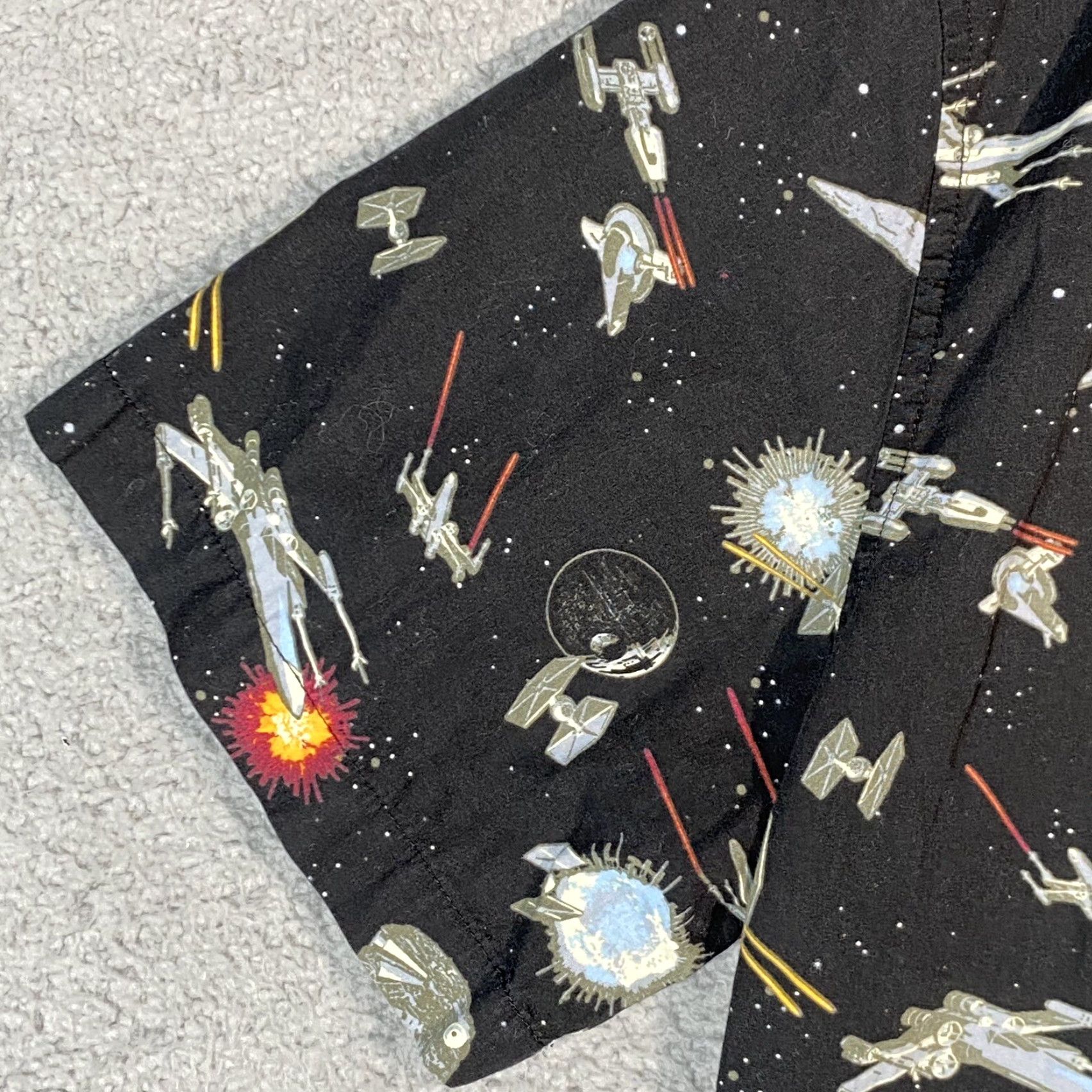 Disney DISNEY PARKS Star Wars Battles Button-Up Black Short Sleeve 2XL Multicolor Millennium Falcon Mens Size US XXL / EU 58 / 5 - 2 Thumbnail