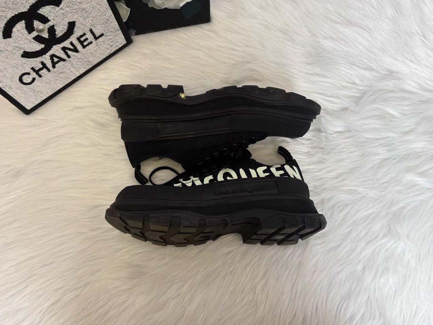 Alexander McQueen Alexander McQueen Tread Slick Leather Low Shoes K36 Size US 8 / IT 38 - 7 Thumbnail