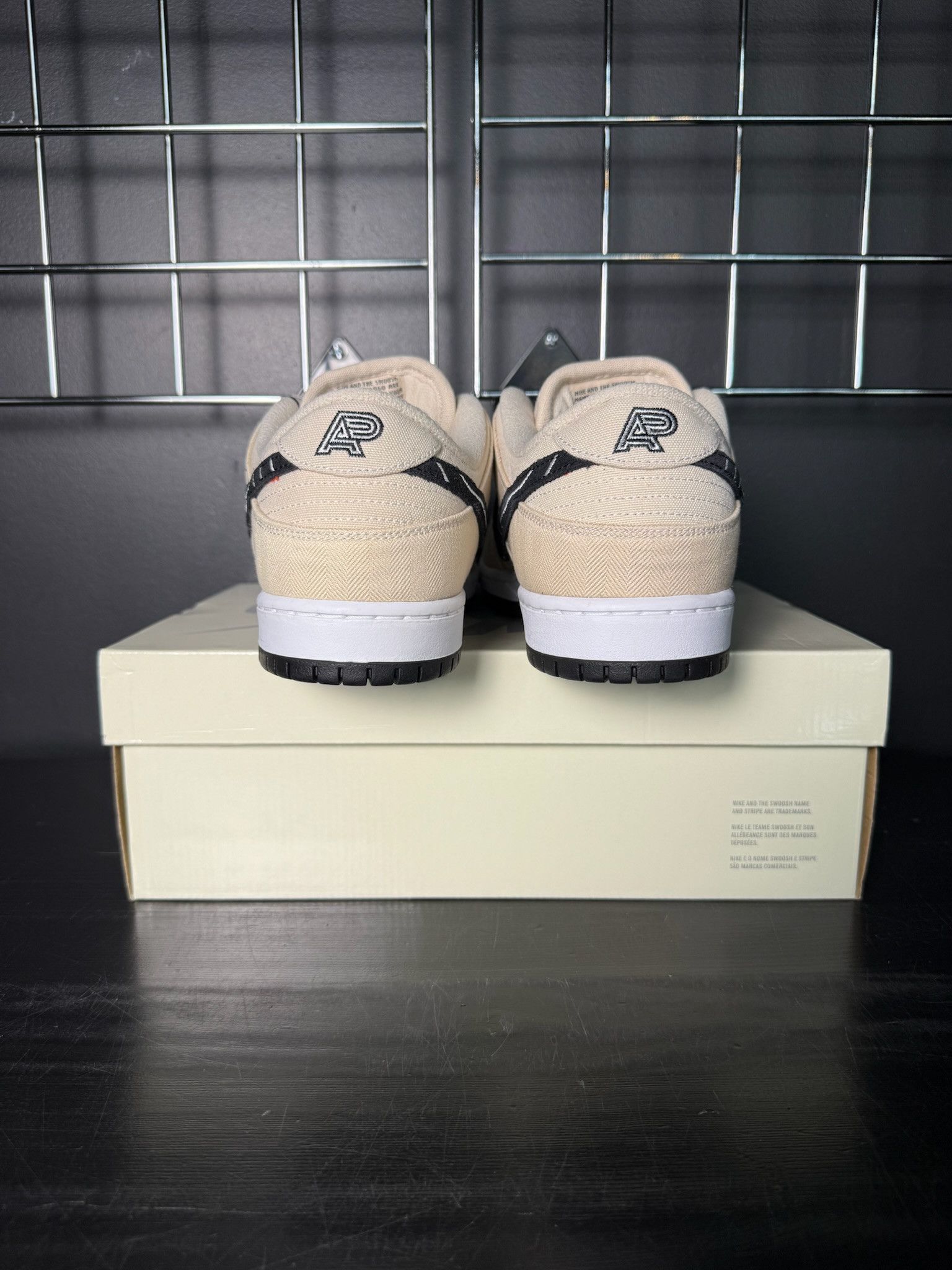 Nike Nike SB Dunk Low x Albino & Preto "JIU-JITSU" Size US 11 / EU 44 - 4 Thumbnail