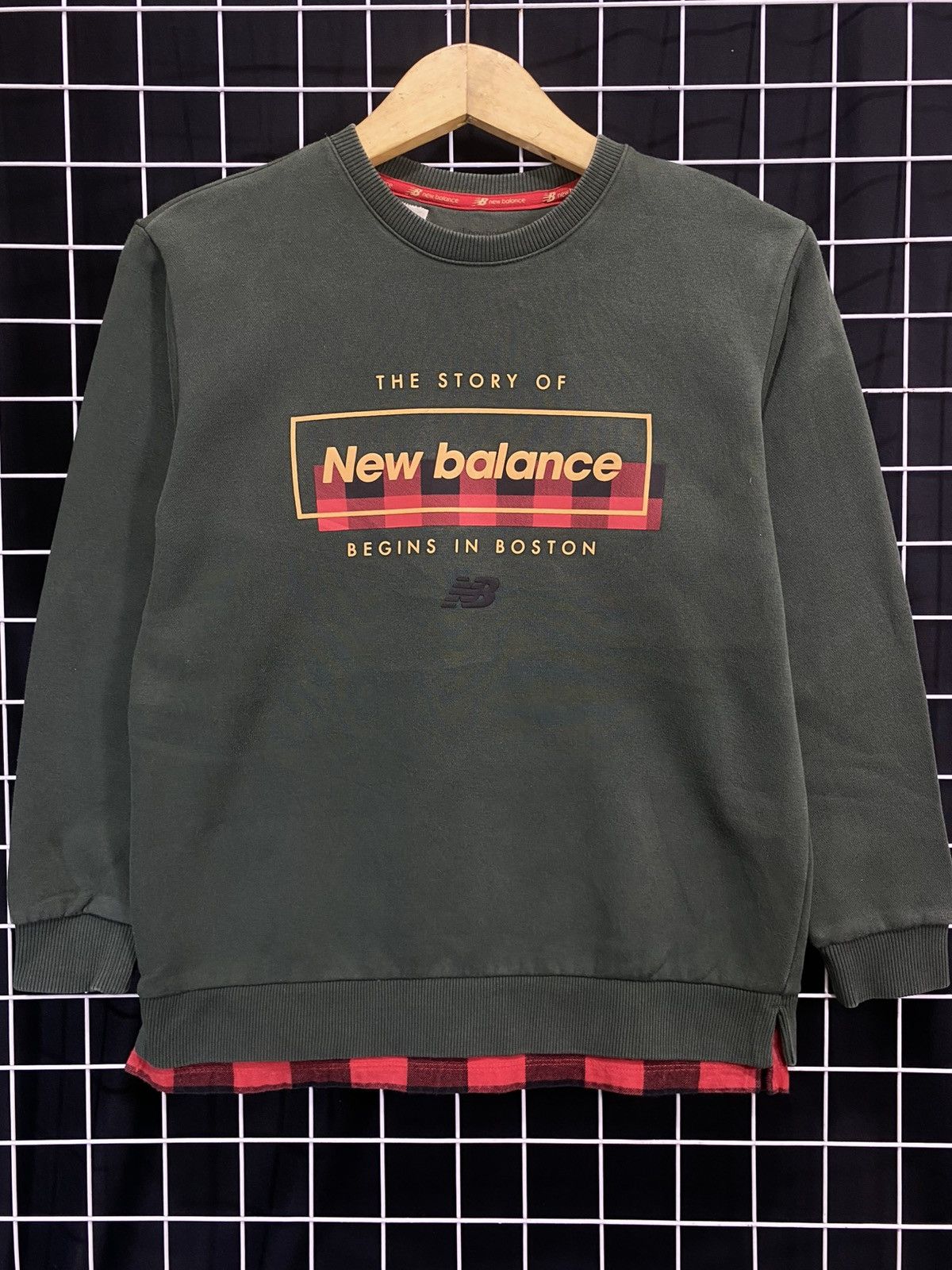 New Balance NEW BALANCE CREWNECK SWEATSHIRT OLIVE GREEN Size US S / EU 44-46 / 1 - 1 Thumbnail