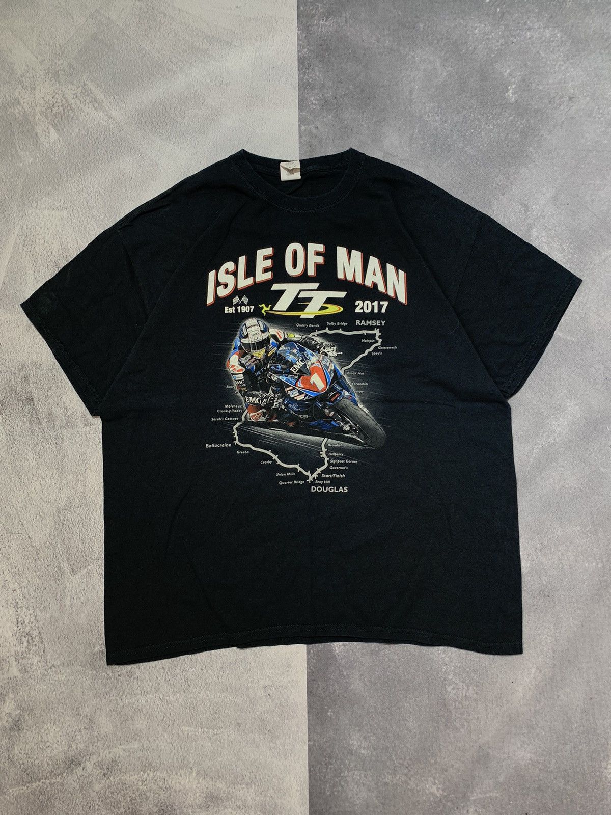 Vintage Vintage TT Isle Of Man tee big logo streetwear sizeXL Size US XL / EU 56 / 4 - 1 Thumbnail