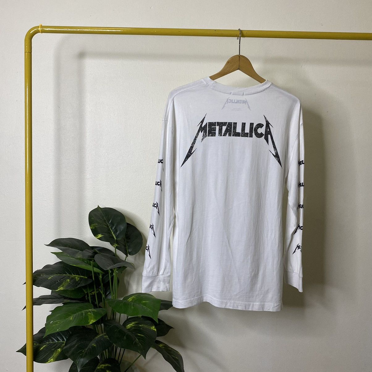 Band Tees × GU × Metallica GU x Metallica The Young Metal Attack Collabration L/S Tee Size US S / EU 44-46 / 1 - 6 Thumbnail