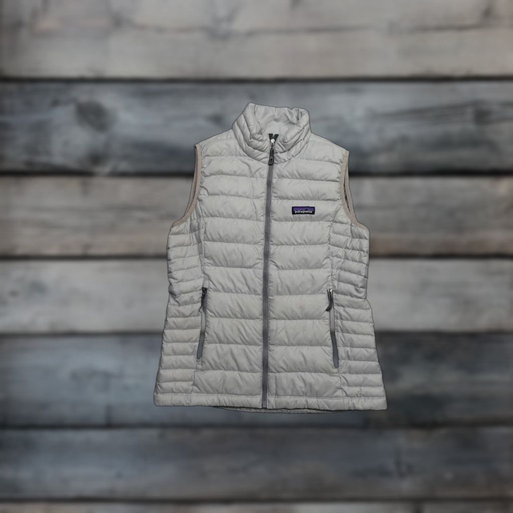 Patagonia Patagonia Vest Womens Small Gray Down Puffer Quilted Full Zip Lightweight Winter Size S / US 4 / IT 40 - 1 Thumbnail