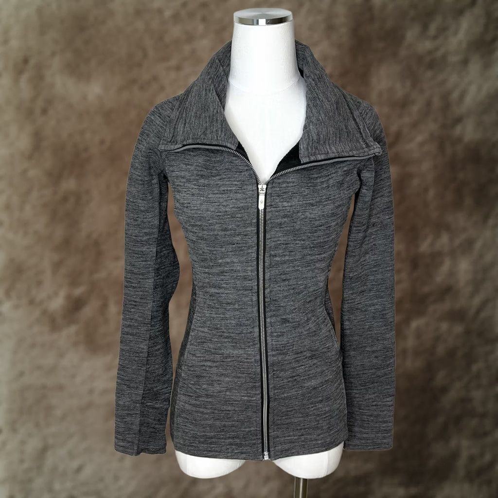 Lululemon VINTAGE? no - incorrect. Size S / US 4 / IT 40 - 1 Thumbnail