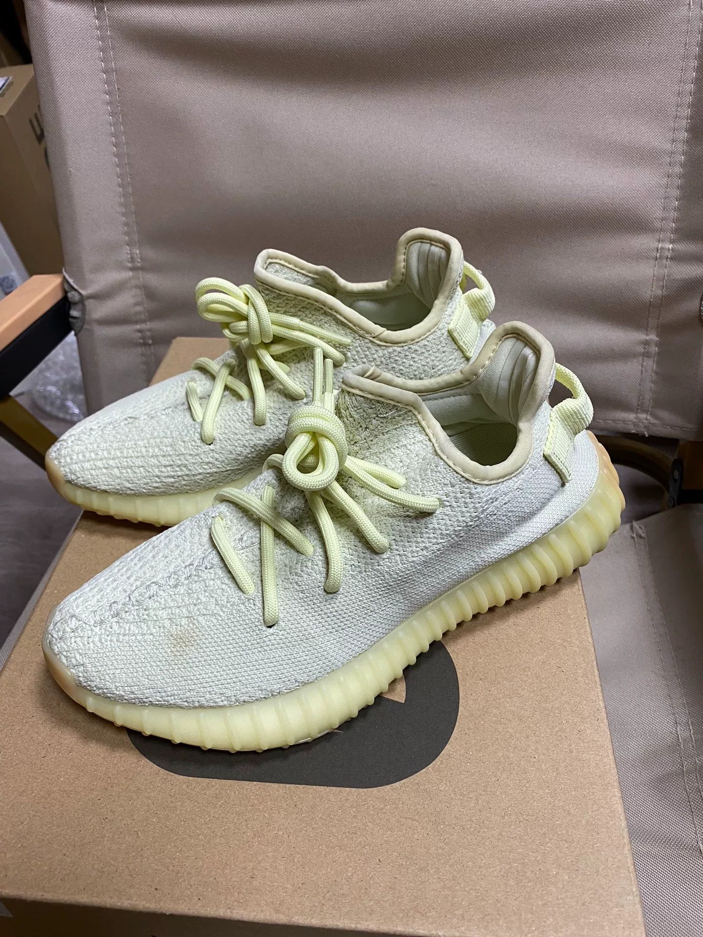 Yeezy Yeezy Yellow Lowtop Sneakers 36 Men Size US 5 / EU 37 - 1 Thumbnail