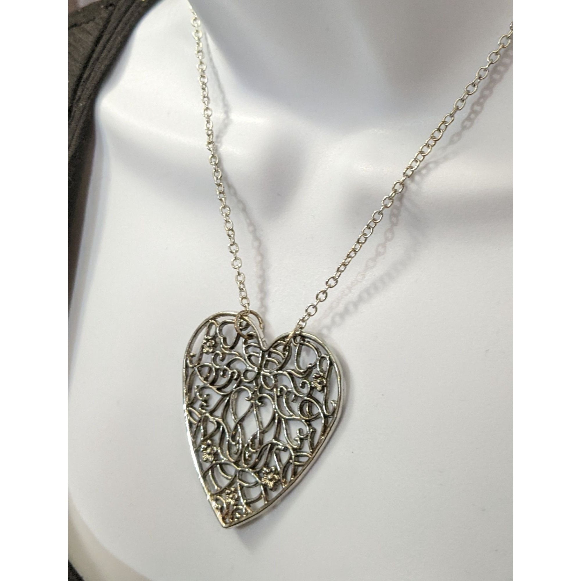 Other Silver Floral Filigree Heart Pendant Necklace Size ONE SIZE - 3 Thumbnail