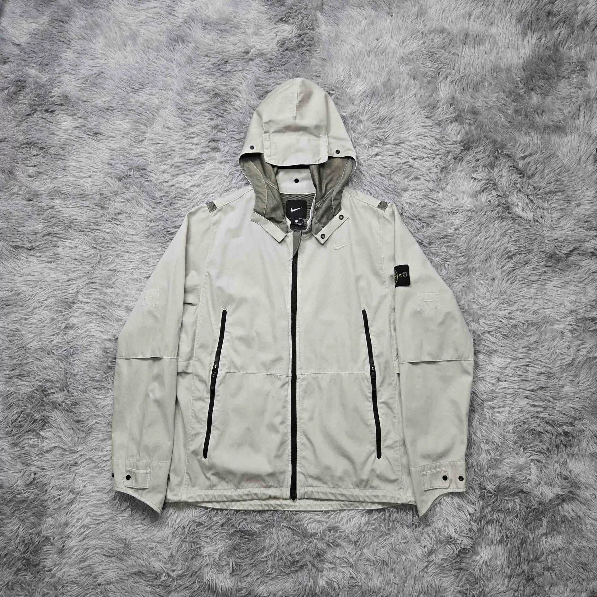 Nike Nike Yellow Jacket Outerwear Casual Size US L / EU 52-54 / 3 - 1 Thumbnail