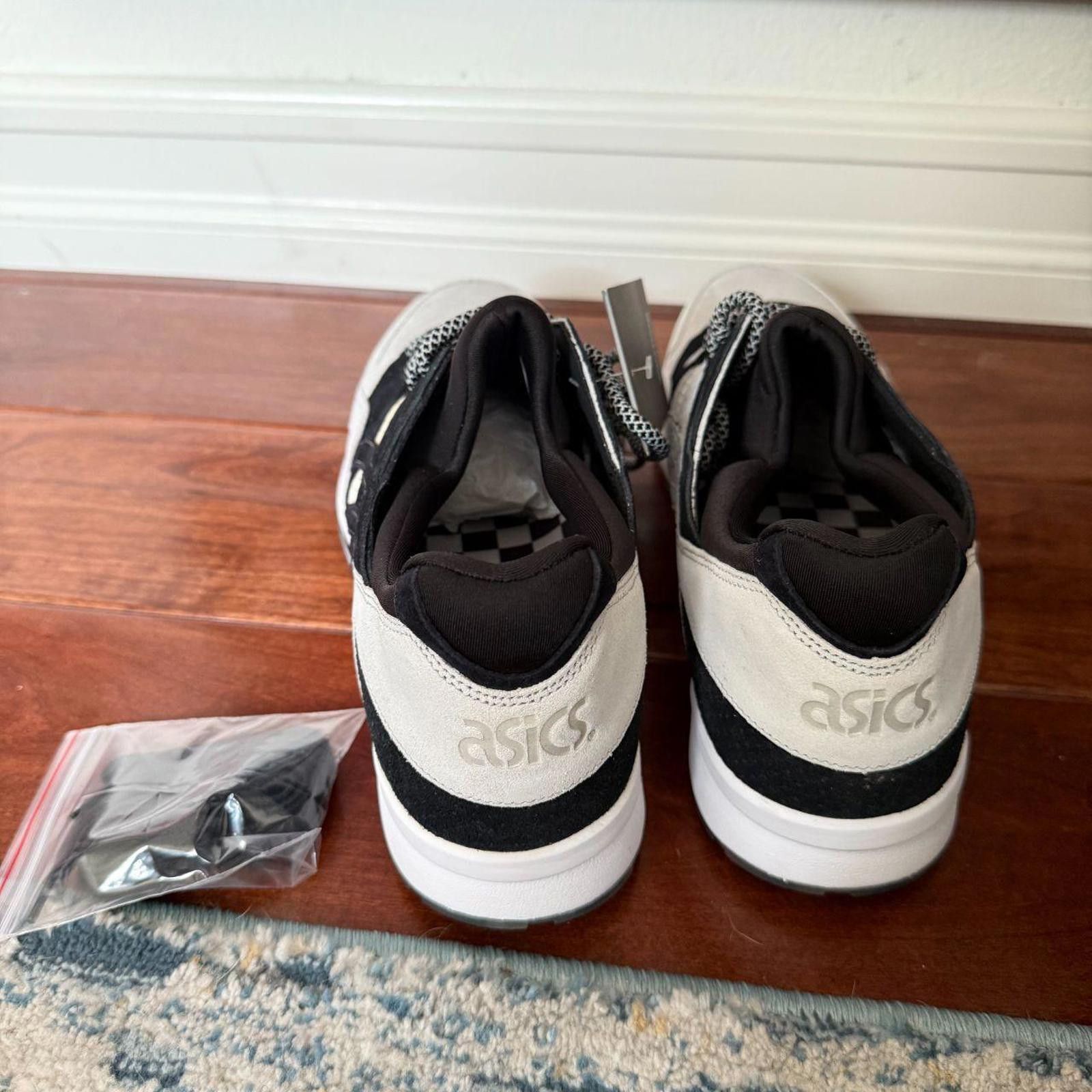 Asics ASICS Men's Black and Grey Trainer Size US 12.5 / EU 45-46 - 4 Thumbnail