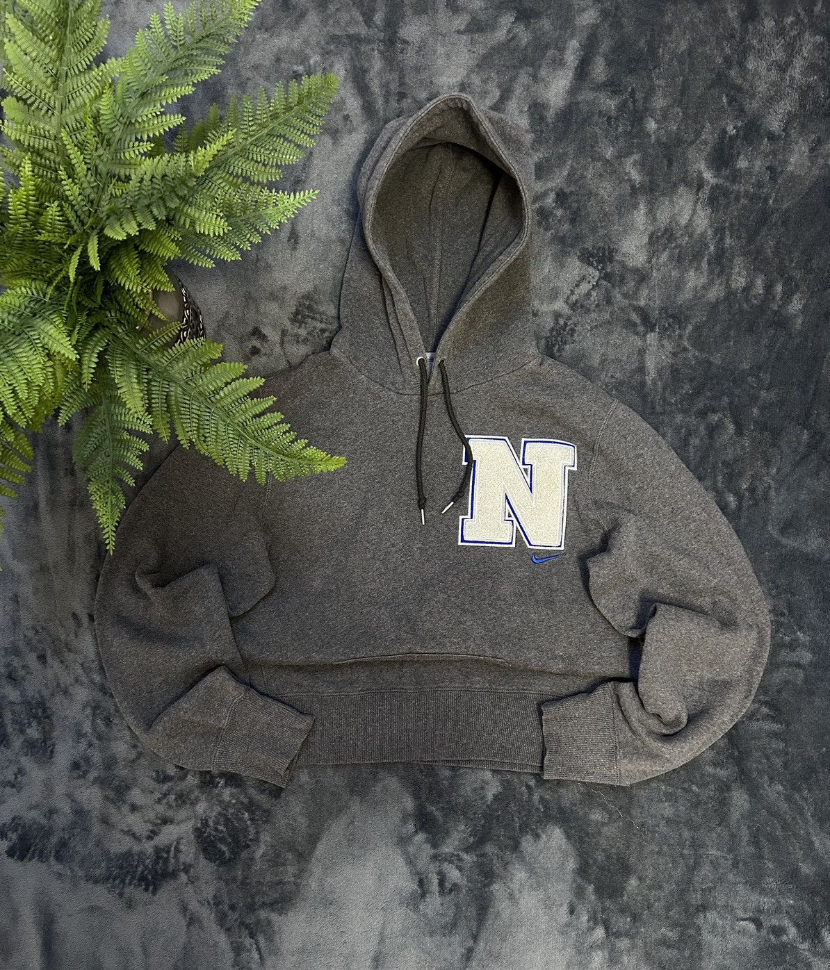 middle logo nike hoodie