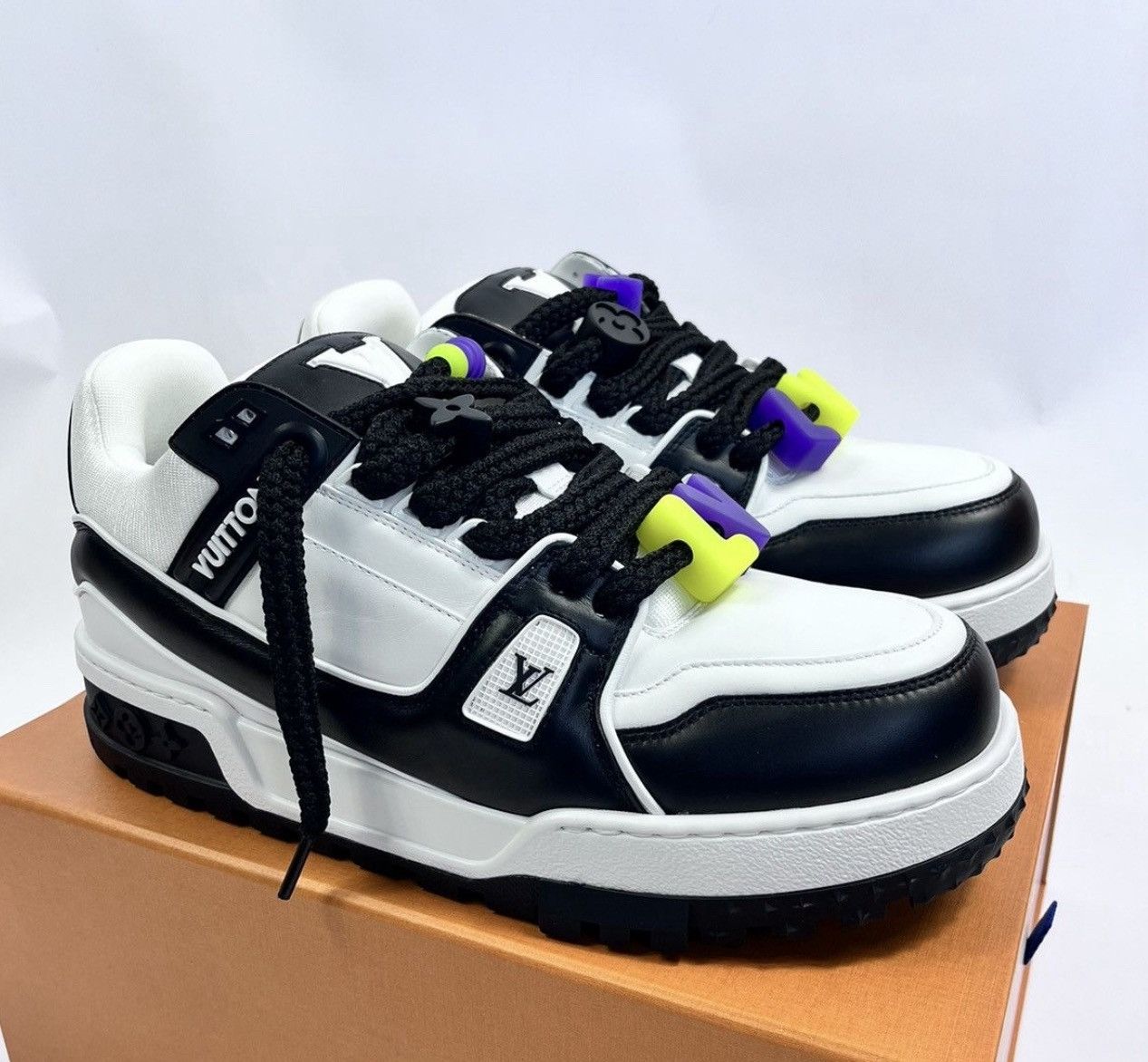 Louis Vuitton MAXI SNEAKERS Size US 9 / EU 42 - 2 Thumbnail