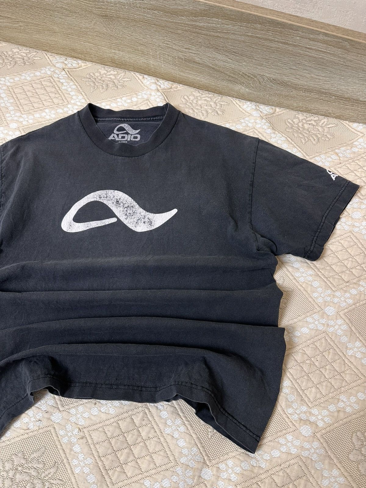 Vintage 🔥 Vintage 2000s Adio Skate Faded Washed T Shirt Logo USA Y2K Size US L / EU 52-54 / 3 - 2 Thumbnail