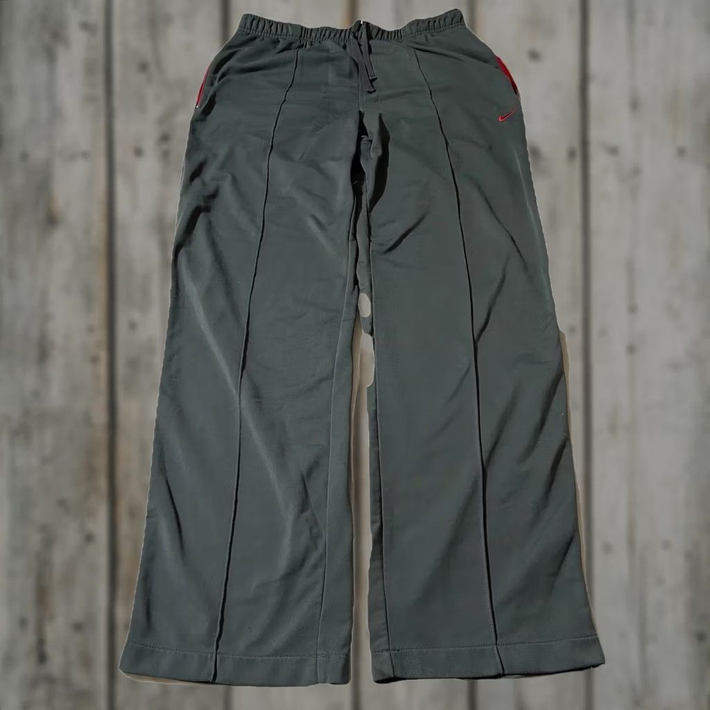 Nike VINTAGE Nike Track Pants Baggy Pleated Gray L Men Size Large Mens Regular Pants 90s 2000s Size US 33 - 1 Thumbnail