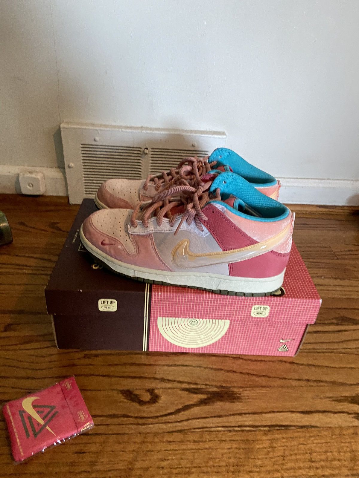 Nike Nike Dunk Social Status Strawberry Milk Size US 9.5 / EU 42-43 - 3 Thumbnail