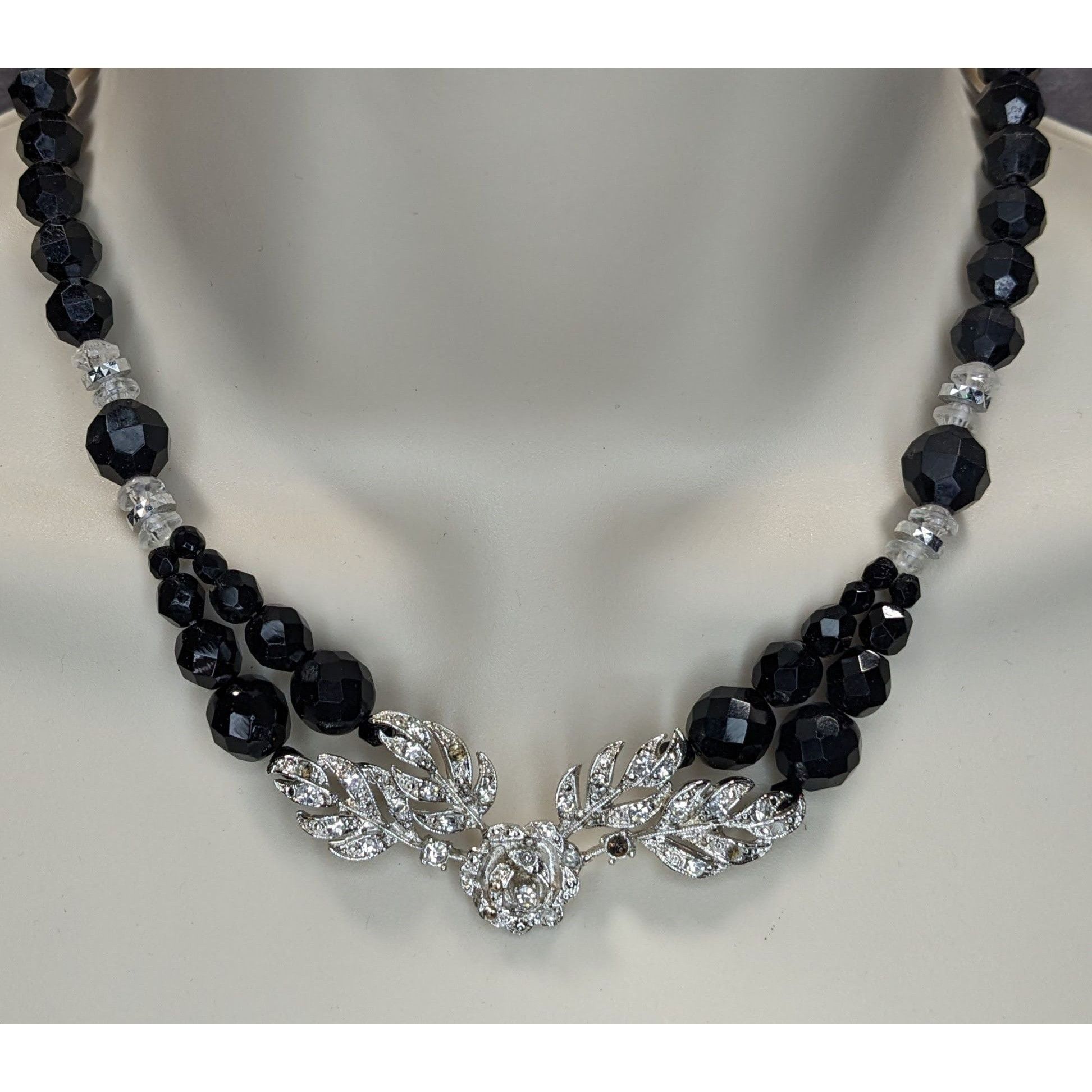 Other Glam Goth Floral Beaded Necklace Size ONE SIZE - 1 Thumbnail