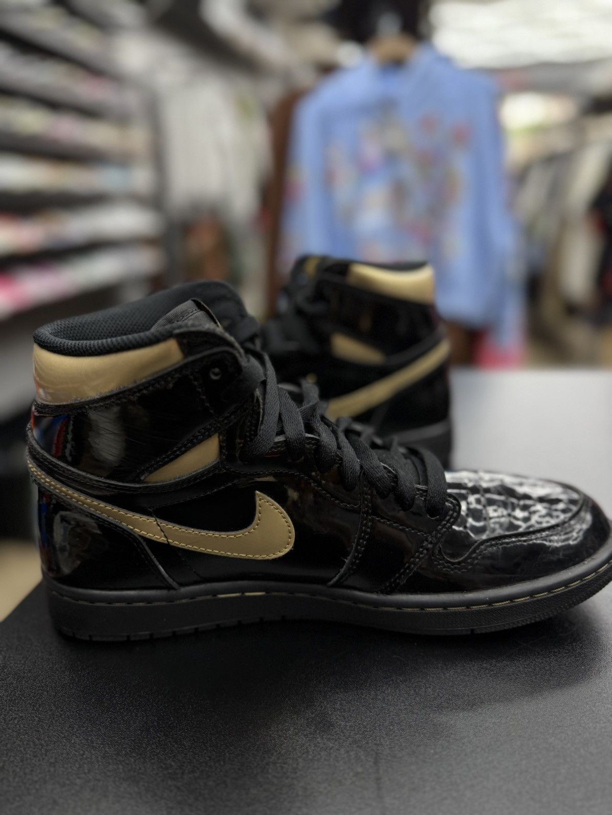 Jordan Brand × Nike Jordan 1 High Black Metallic Size 9.5 (2020) Size US 9.5 / EU 42-43 - 8 Thumbnail