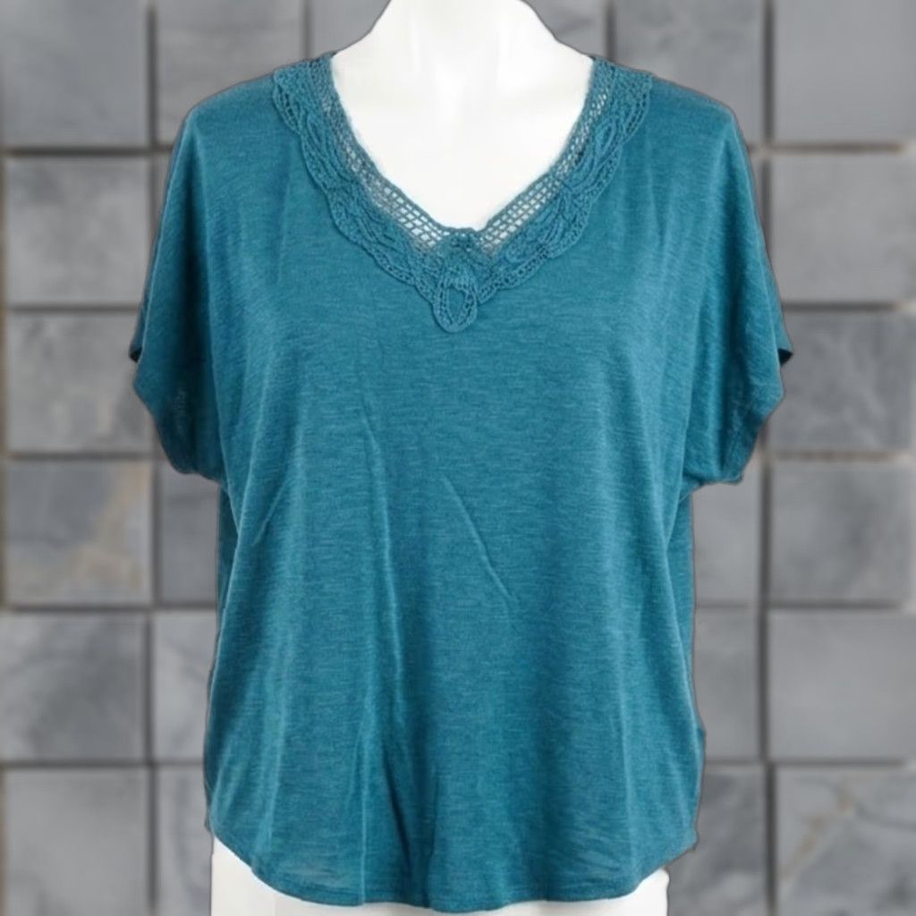 Vintage Ava & Viv Blouse Women 2X Green Short Sleeve Minimalist Casual Pilling V-Neck Pullover Shirt Size XXL / US 16-18 / IT 52-54 - 1 Thumbnail