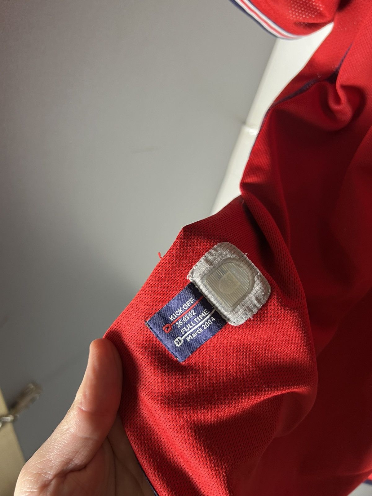 Umbro VINTAGE UMBRO ENGLAND RETRO SOCCER JERSEY MANCHESTER Y2K 90s Size US L / EU 52-54 / 3 - 11 Thumbnail