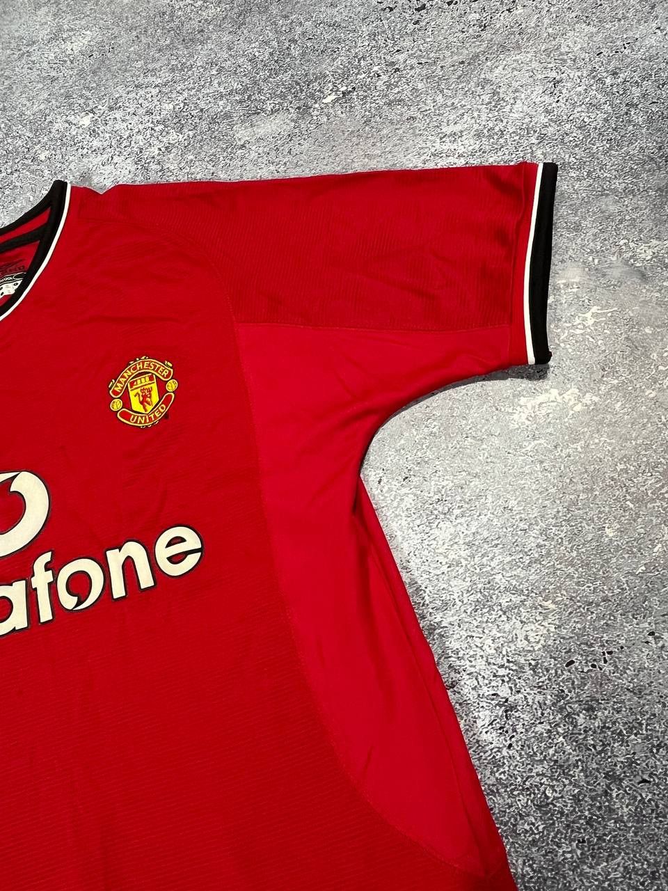 Umbro 2002 VINTAGE MANCHESTER UNITED FOOTBALL SHIRT JERSEY UMBRO Size US S / EU 44-46 / 1 - 7 Thumbnail