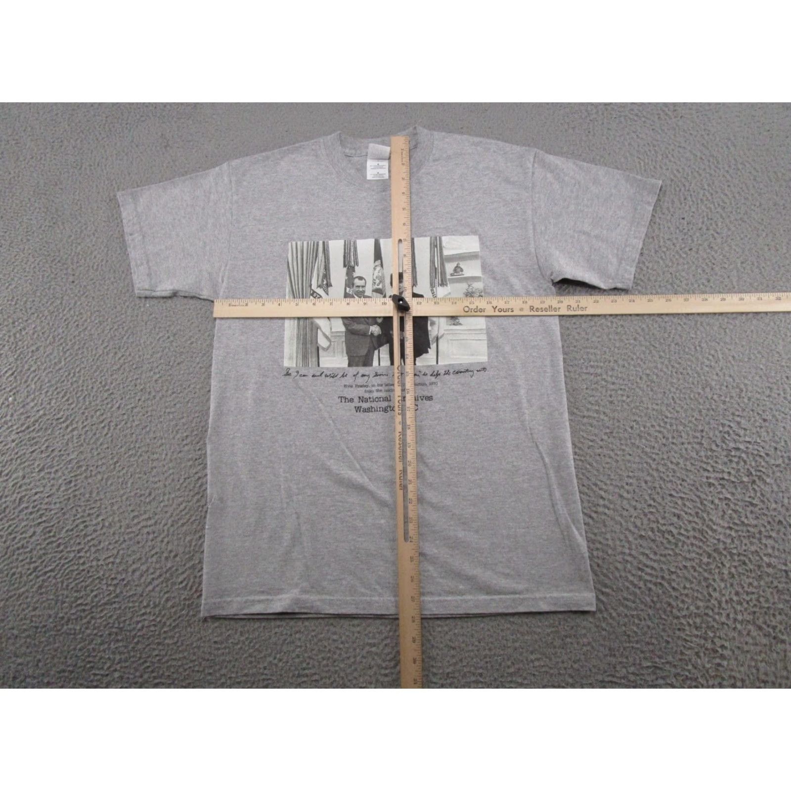 Gildan Elvis Presley With Richard Nixon -1970 Photo- National Archives Museum Size M T-Shirt Men Short Sleeve Crew Neck Gray XL Size US XL / EU 56 / 4 - 4 Thumbnail