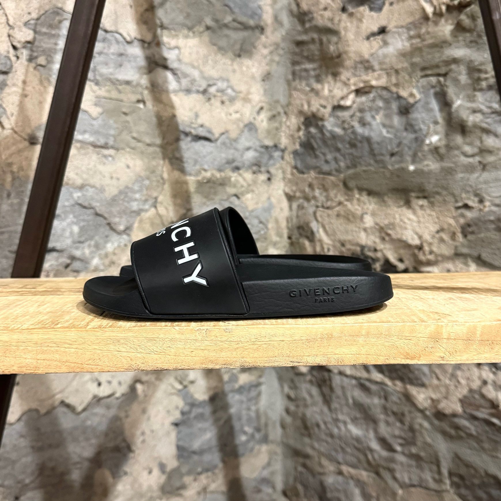 Givenchy Givenchy Black White Logo Rubber Slide Sandals Size US 5 / IT 35 - 6 Thumbnail