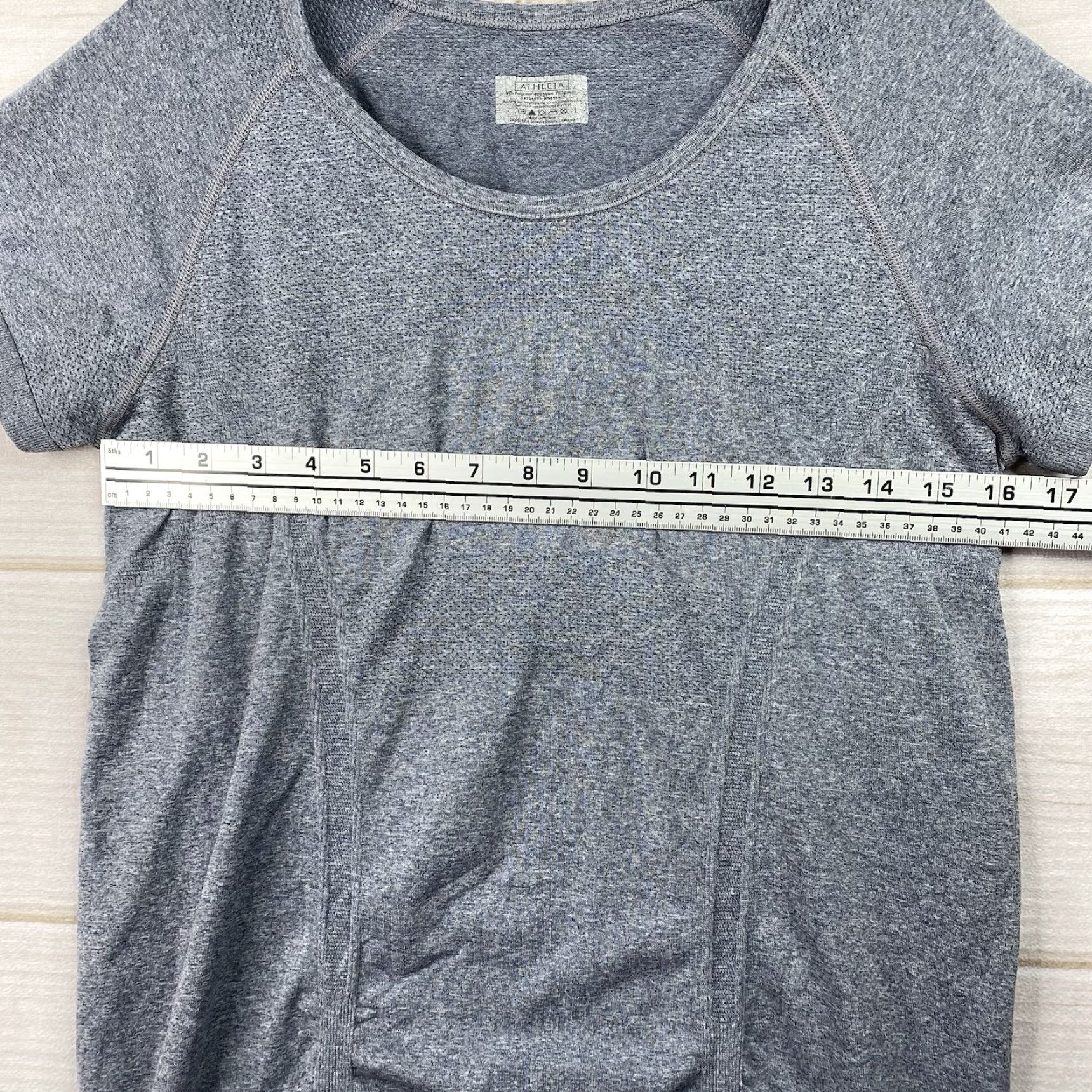 Athleta Athleta Shirt Womens L Gray Ruched Side Short Sleeve Athletic Top Yoga Running Size L / US 10 / IT 46 - 3 Thumbnail
