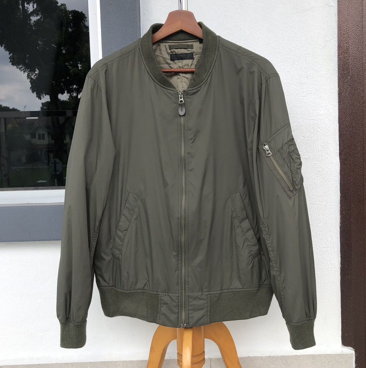 Uniqlo Uniqlo Women Ma-1 Bomber Jacket Size L / US 10 / IT 46 - 2 Thumbnail