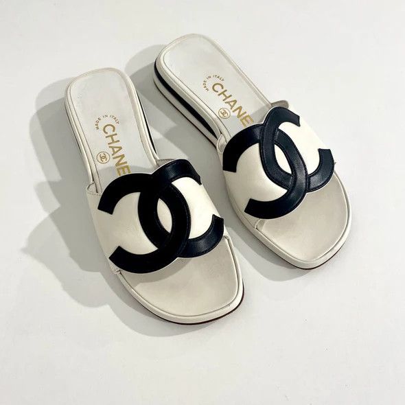 Chanel os11x0426 Vintage CC Slide Sandals in Black/White Size US 8 / IT 38 - 1 Thumbnail