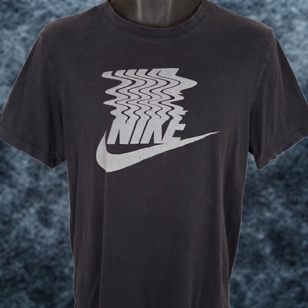 Nike VINTAGE Nike T Shirt Mens Size Small Gray Squiggle Swoosh Streetwear Size US S / EU 44-46 / 1 - 1 Thumbnail