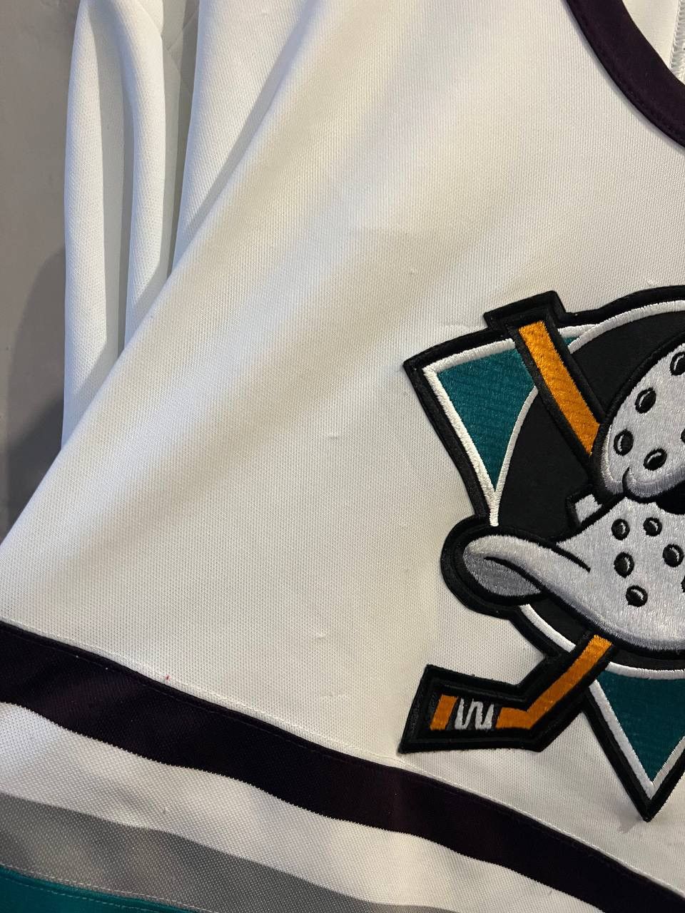 NHL 1993 ANAHEIM MIGHTY DUCKS SIGNED AUTOGRAPHED JERSEY CCM SZ l Size US L / EU 52-54 / 3 - 8 Thumbnail