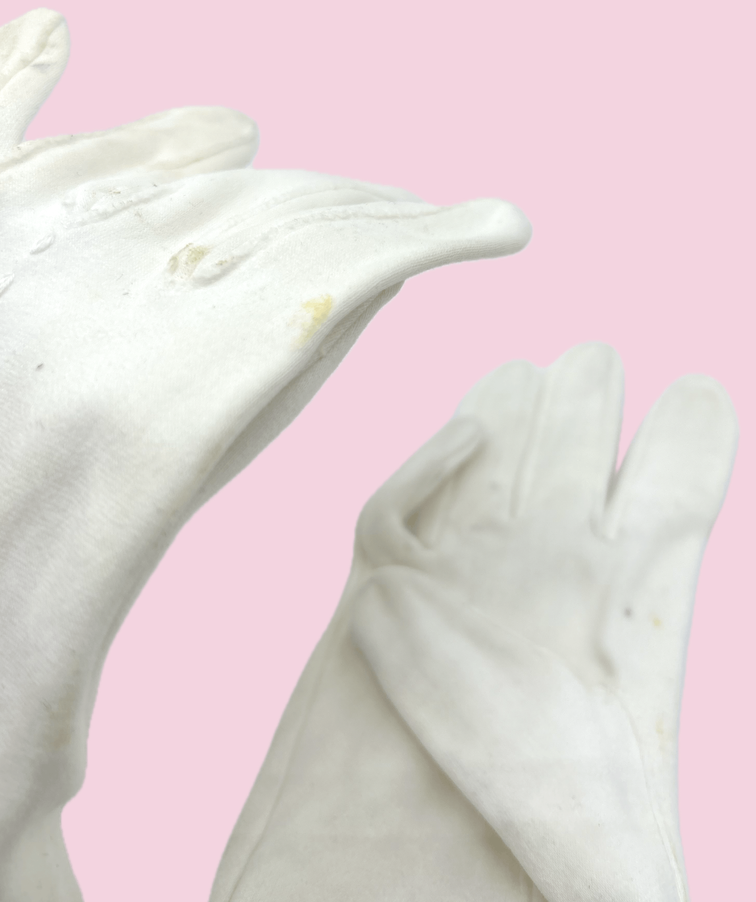 Vintage 1950's White Scalloped Edge Gloves Size ONE SIZE - 9 Thumbnail