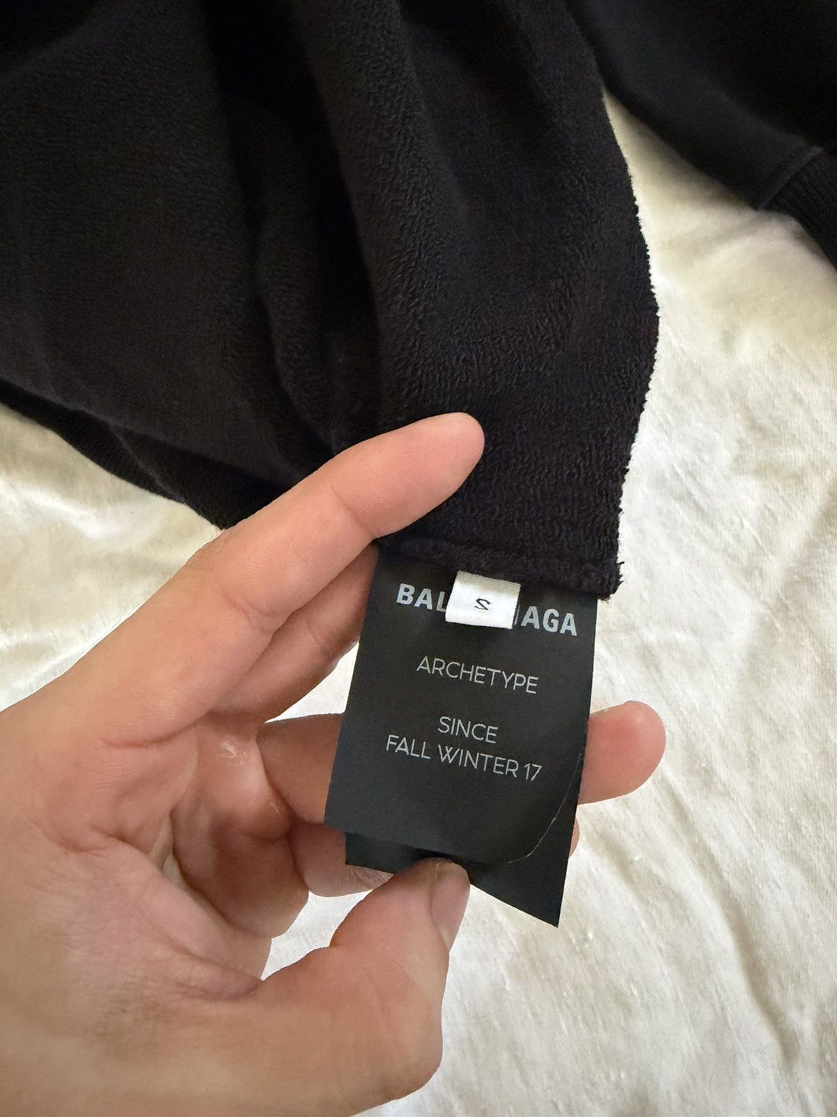 Balenciaga Balenciaga classic middle back logo hoodie Size US S / EU 44-46 / 1 - 3 Thumbnail