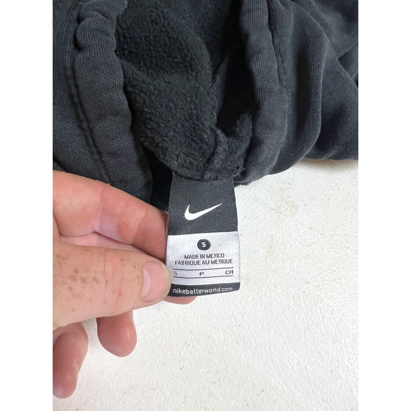 Nike VINTAGE Nike Colby Sawyer Soccer Black Distressed Hoodie Sweatshirt Center S Hoodie Mens S Black Logo Embroidered Nike Size US S / EU 44-46 / 1 - 7 Thumbnail