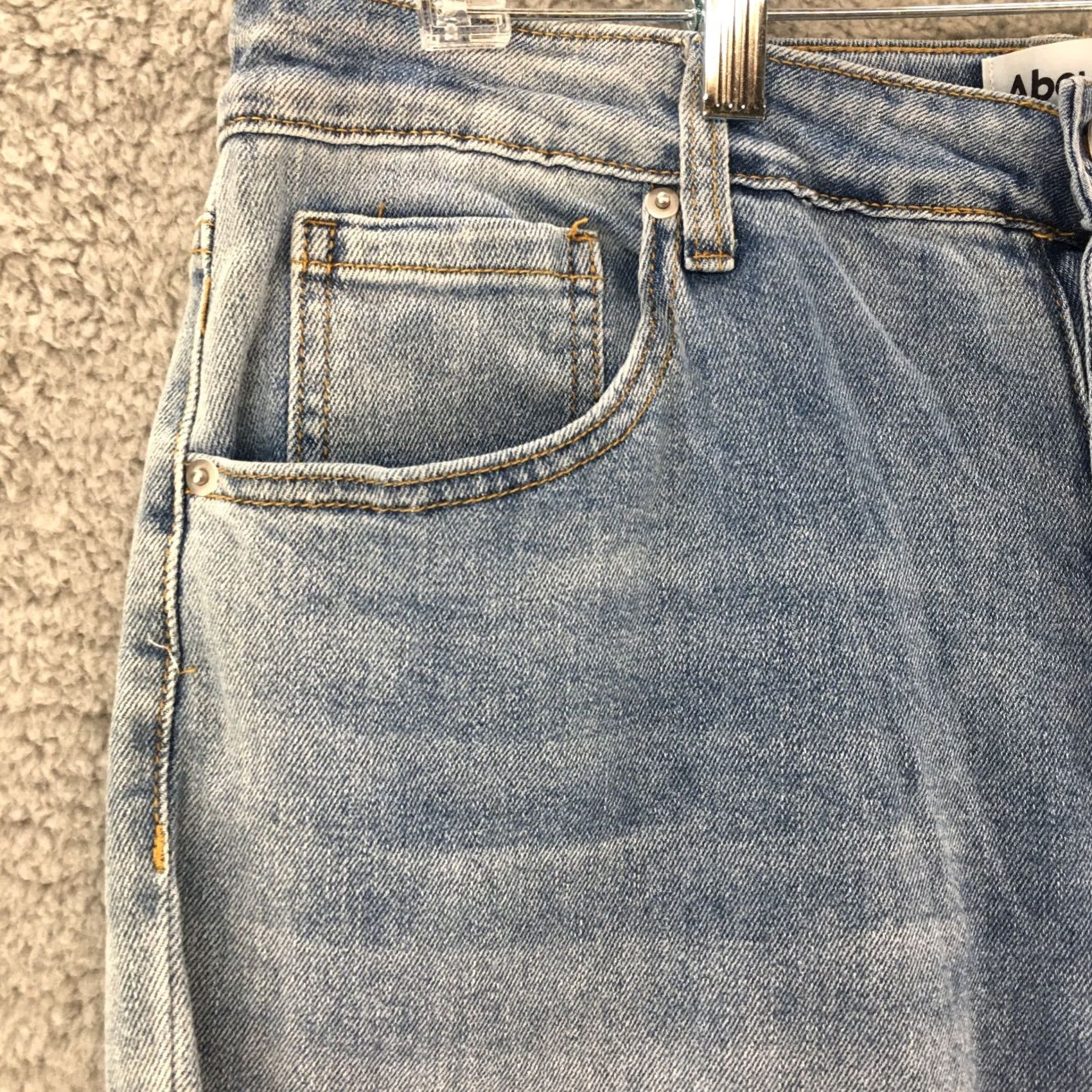 Vintage Abound Mom Jeans Womens 32 Blue Light Wash Denim Button Fly Ripped Knee Hi Rise Jeans Size 24" / US 00 / IT 34 - 3 Thumbnail