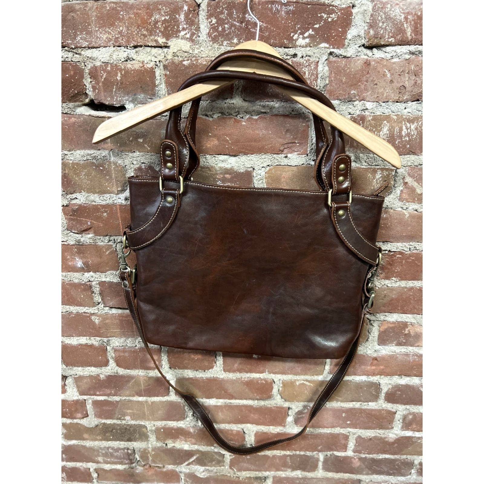 VINTAGE Floto Satchel Bag Shoulder Bag Brown Leather Large 14.75 x 9 11 Zip Pockets Brass Hardware Women's Handbag Purse Satchel