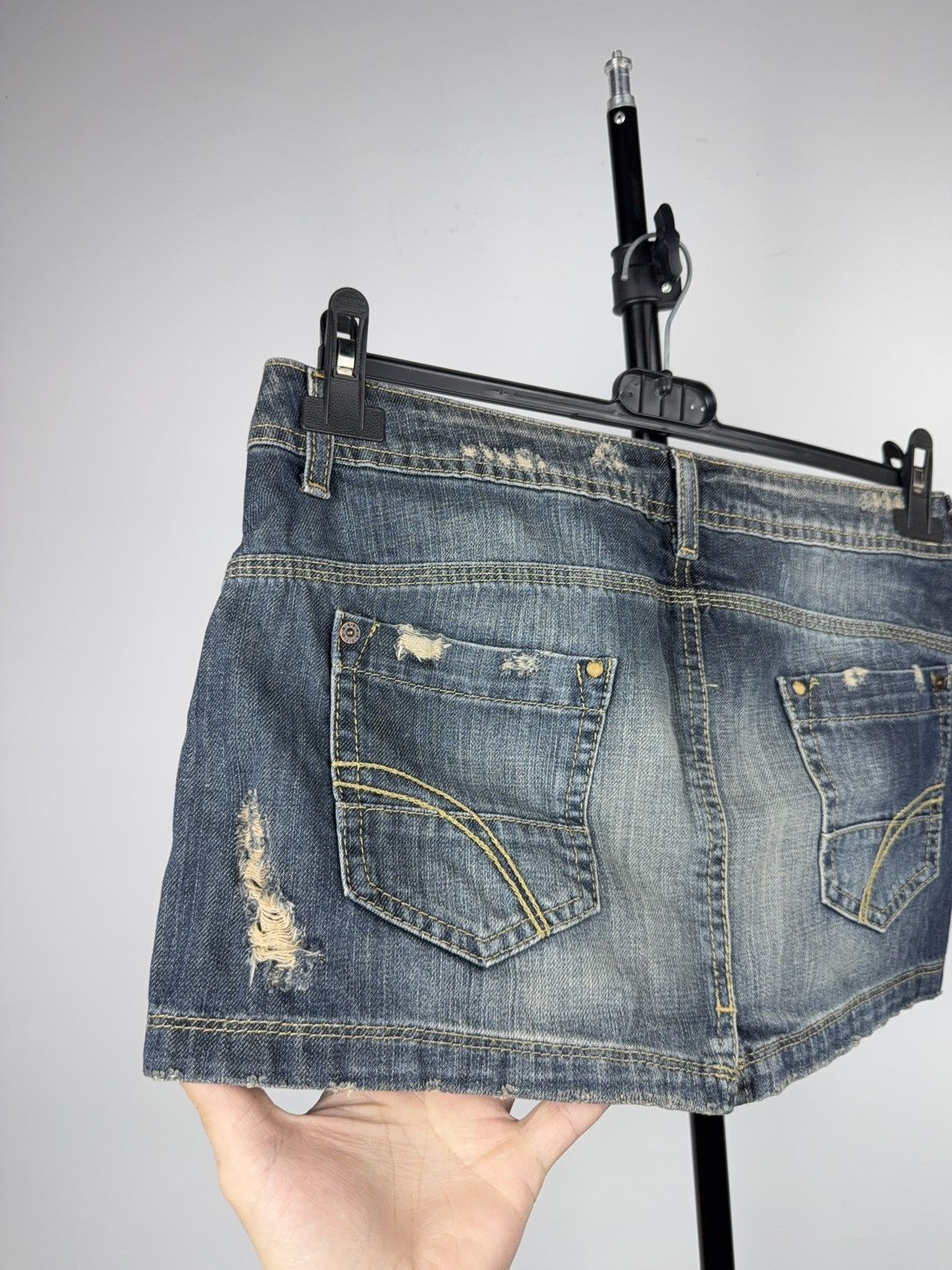 Benetton 00s Y2K Benetton Y2K Distressed Denim Mini Skirt Faded Wash Size 27" / US 4 / IT 40 - 6 Thumbnail