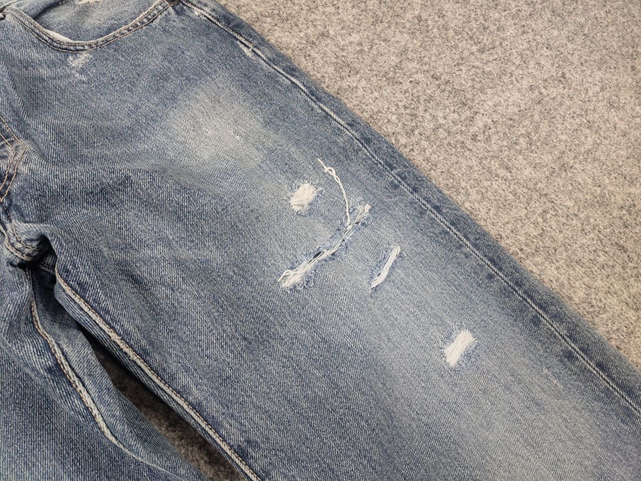 Levi's Vintage Levis 501 Straight Leg Distressed Faded Denim Jeans Size US 33 - 8 Thumbnail