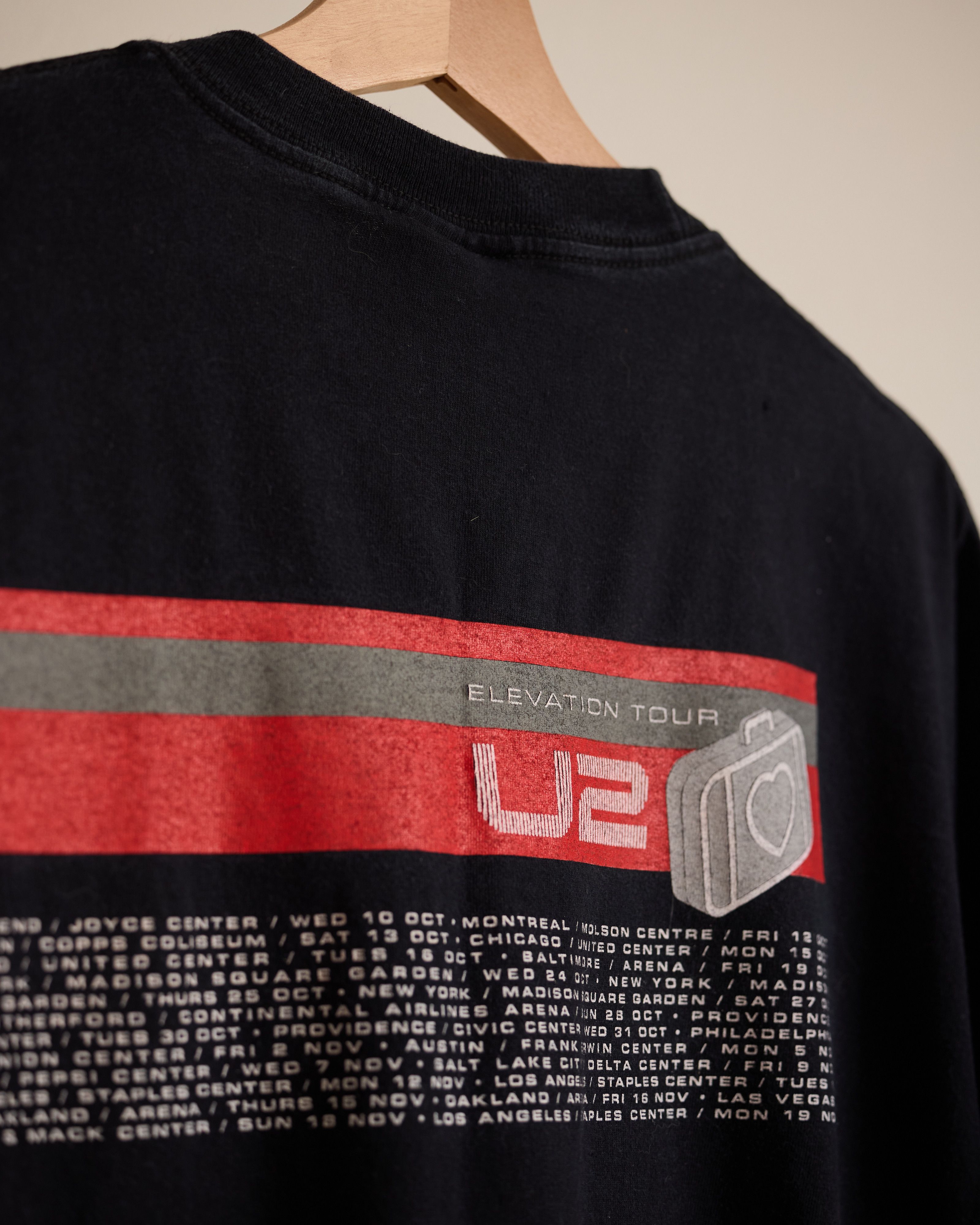 Vintage Vintage 2000's U2 Elevation Tour T-Shirt Size US L / EU 52-54 / 3 - 4 Thumbnail